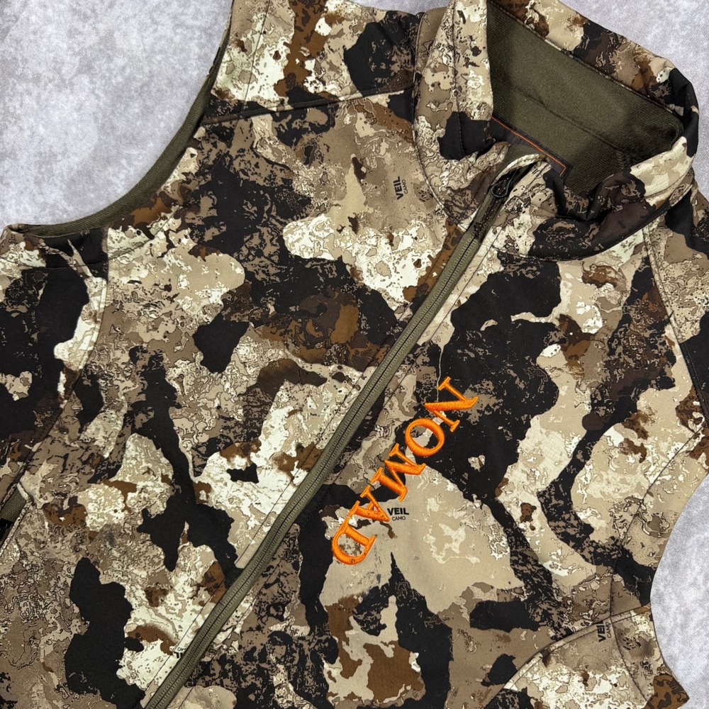Nomad Veil Camo Hunting Vest Men Medium Brown Orange Logo N4000047CERM Softshell
